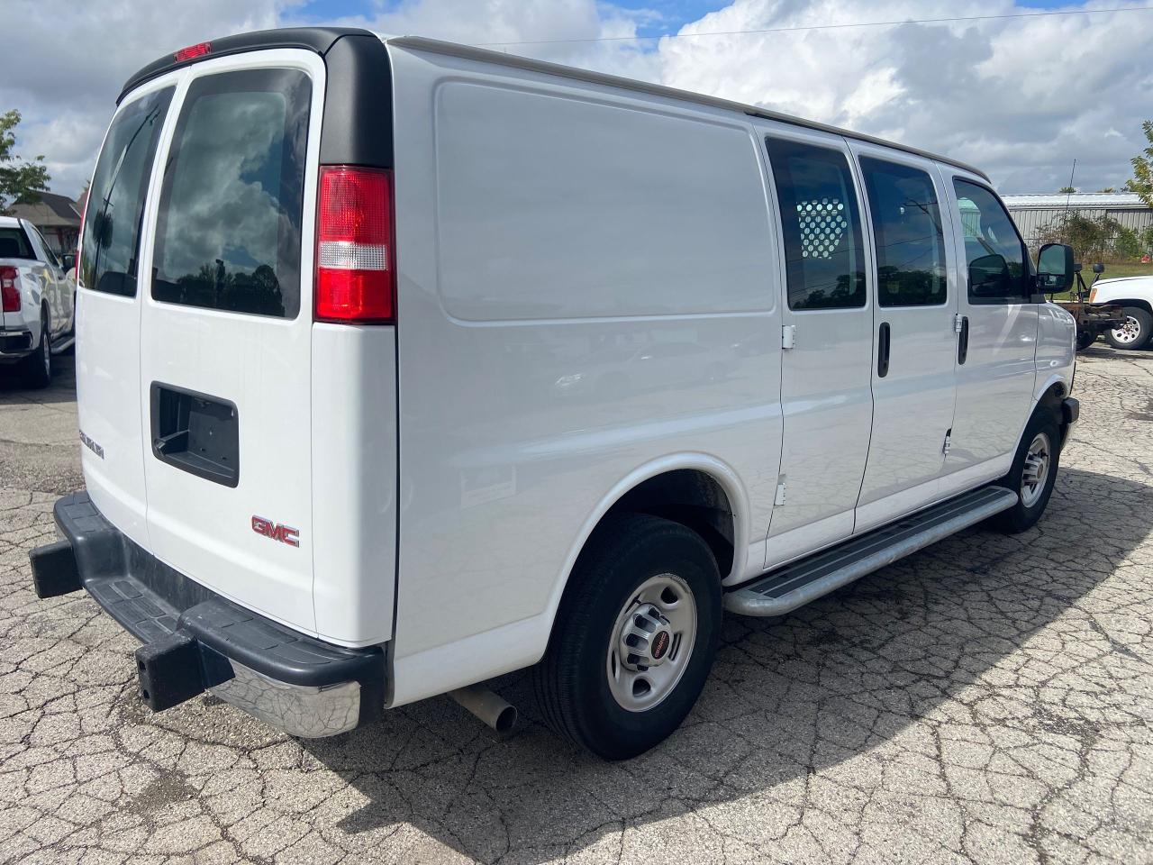 2023 GMC Savana Cargo Van  Photo2
