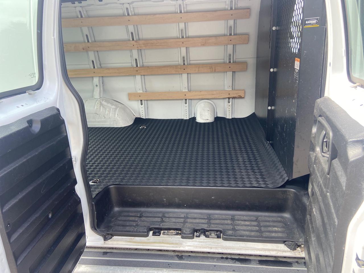 2023 GMC Savana Cargo Van  - Photo #9