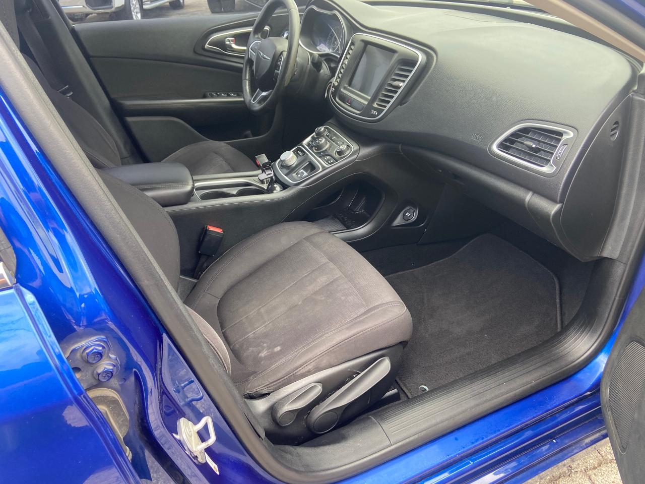 2015 Chrysler 200 Limited - Photo #9