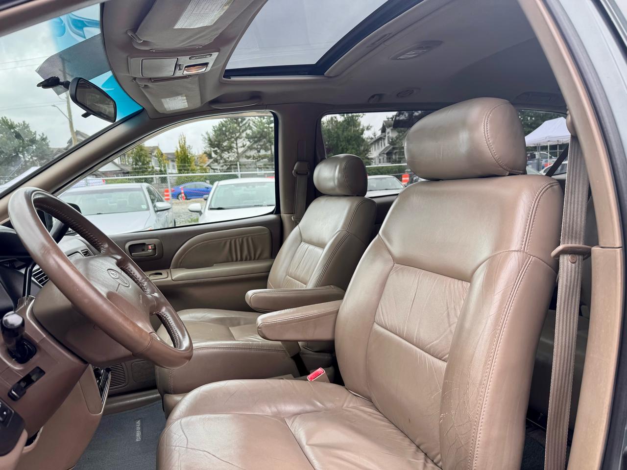 1998 Toyota Sienna LE Photo9