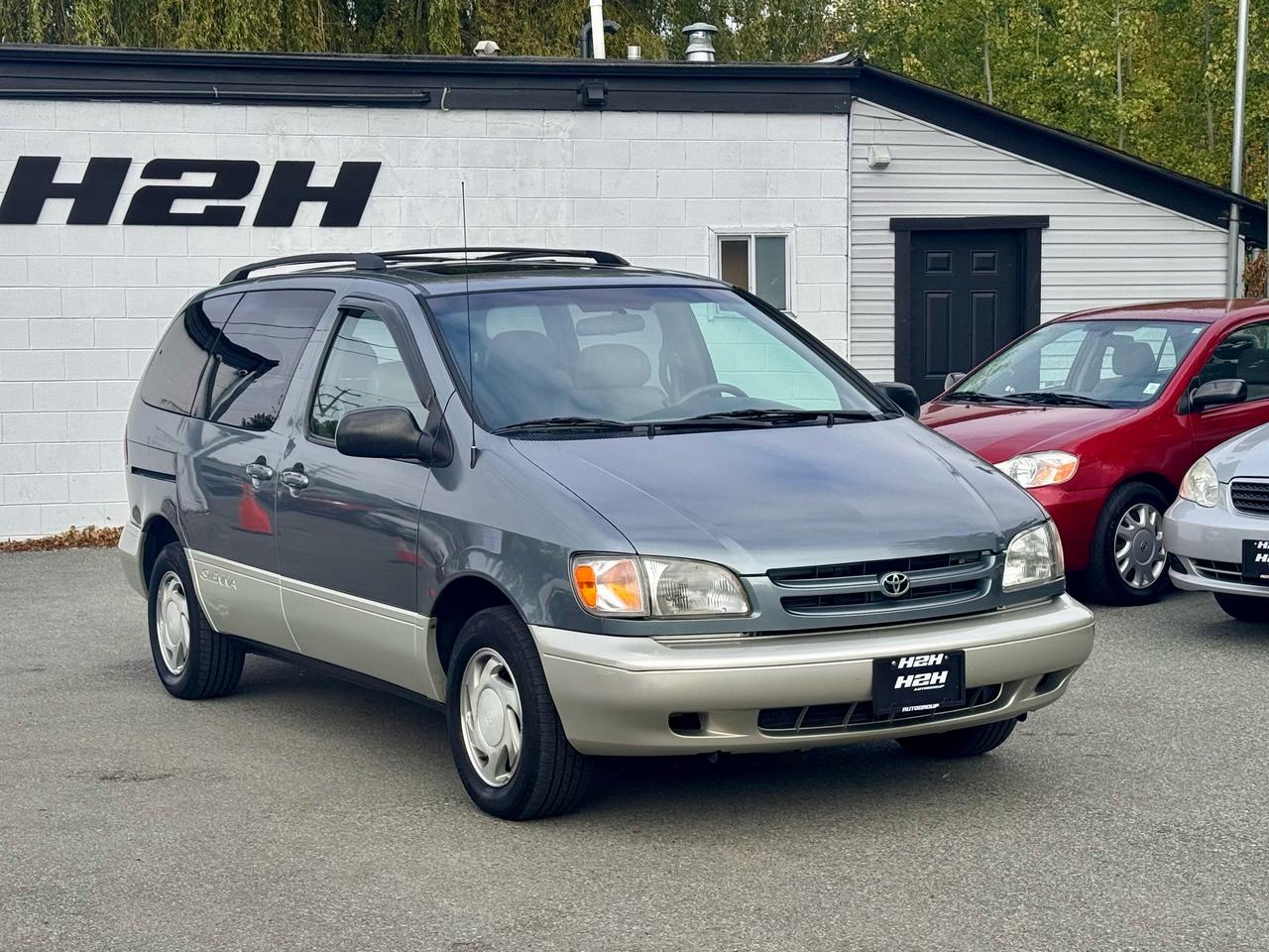 1998 Toyota Sienna LE Photo3