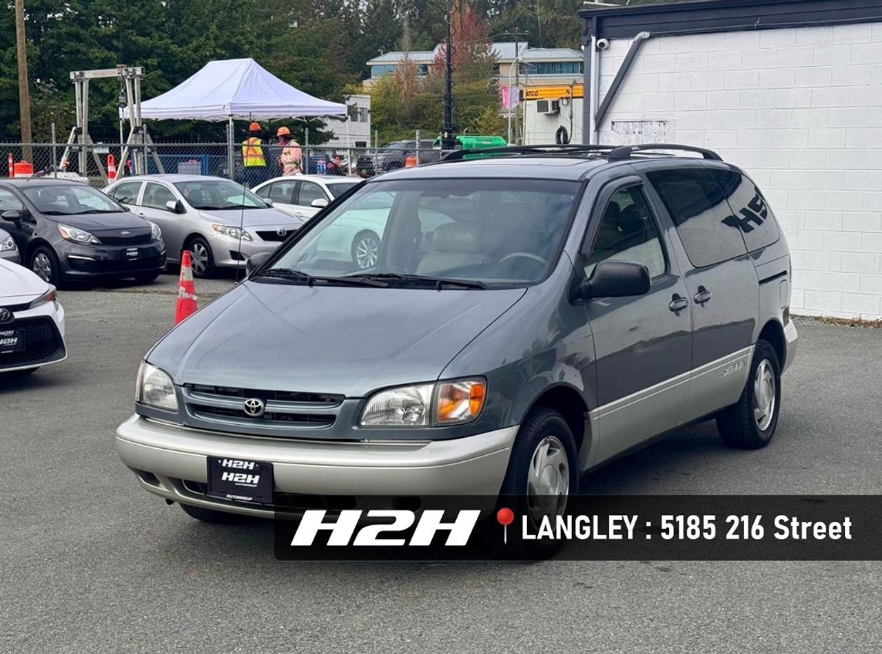 1998 Toyota Sienna LE Photo1