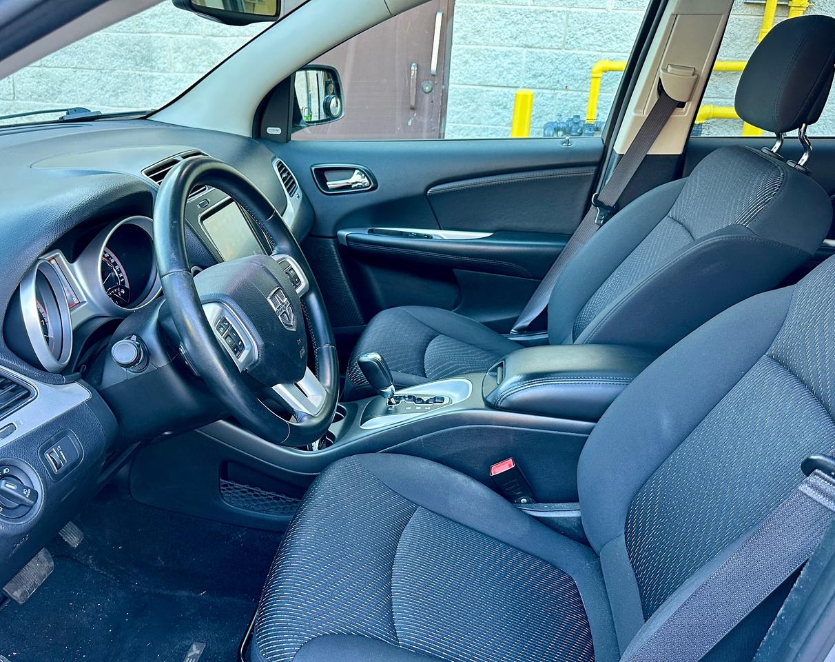 2017 Dodge Journey SXT | NO ACCIDENTS | 7 PASSENGER | NAVI | SUNROOF Photo