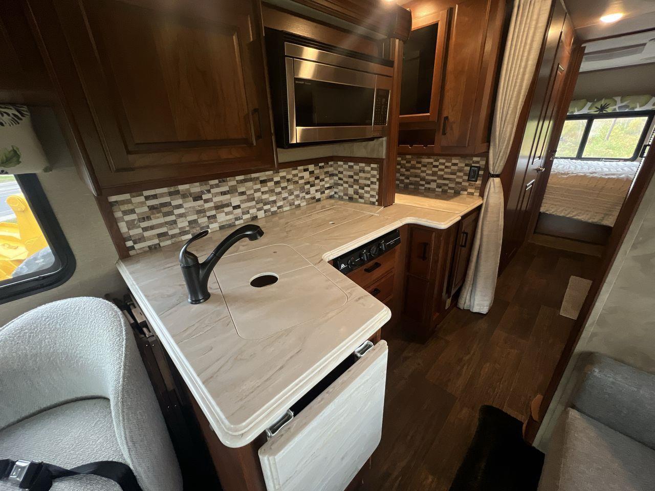 2015 Freightliner MOTORHOME - FORCEFRC37 MOTORHOME- 38FT, A/C, 6 SLEEPS, POWER STEPS, 2 COUCH, 2 CHAIRS, STOVE, MICROWAVE, FRIDGE, TV, BATHRO Photo
