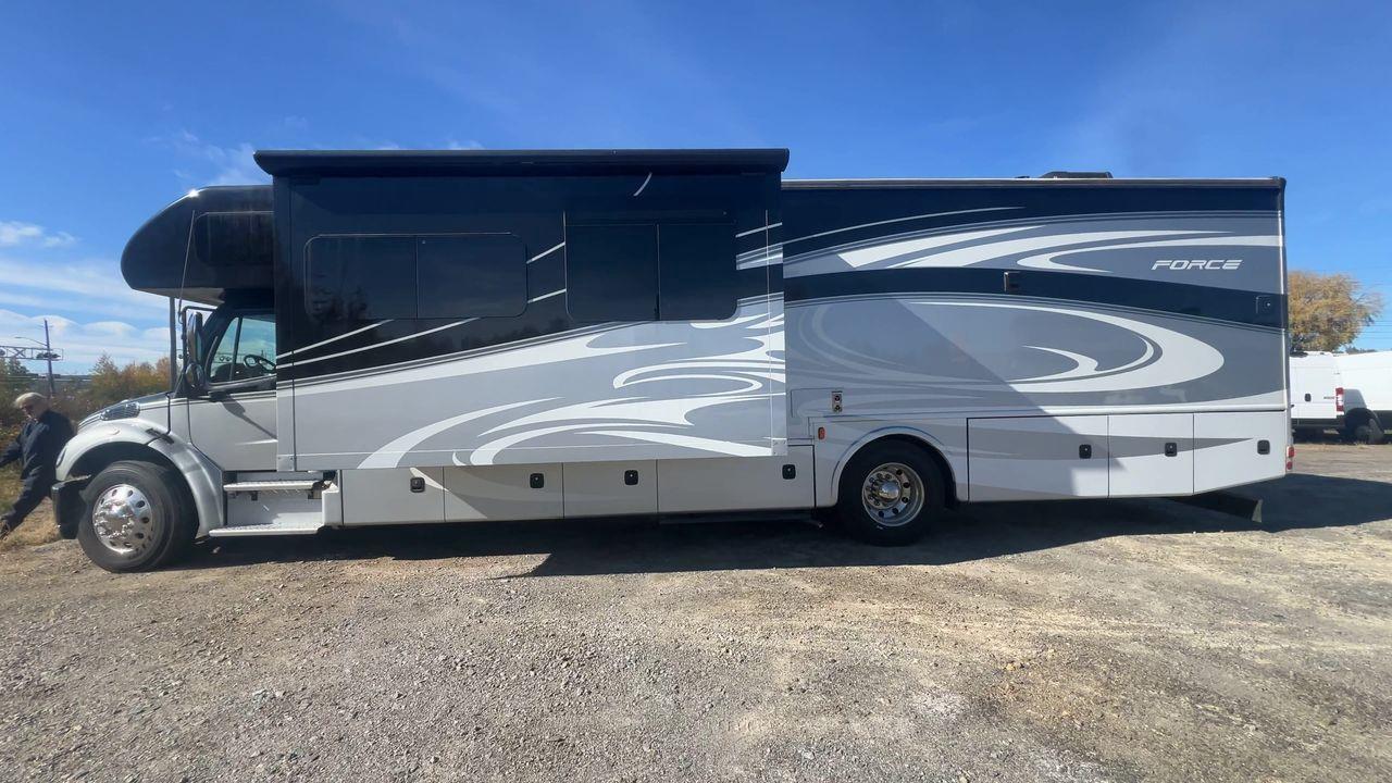 2015 Freightliner MOTORHOME - FORCEFRC37 MOTORHOME- 38FT, A/C, 6 SLEEPS, POWER STEPS, 2 COUCH, 2 CHAIRS, STOVE, MICROWAVE, FRIDGE, TV, BATHRO Photo