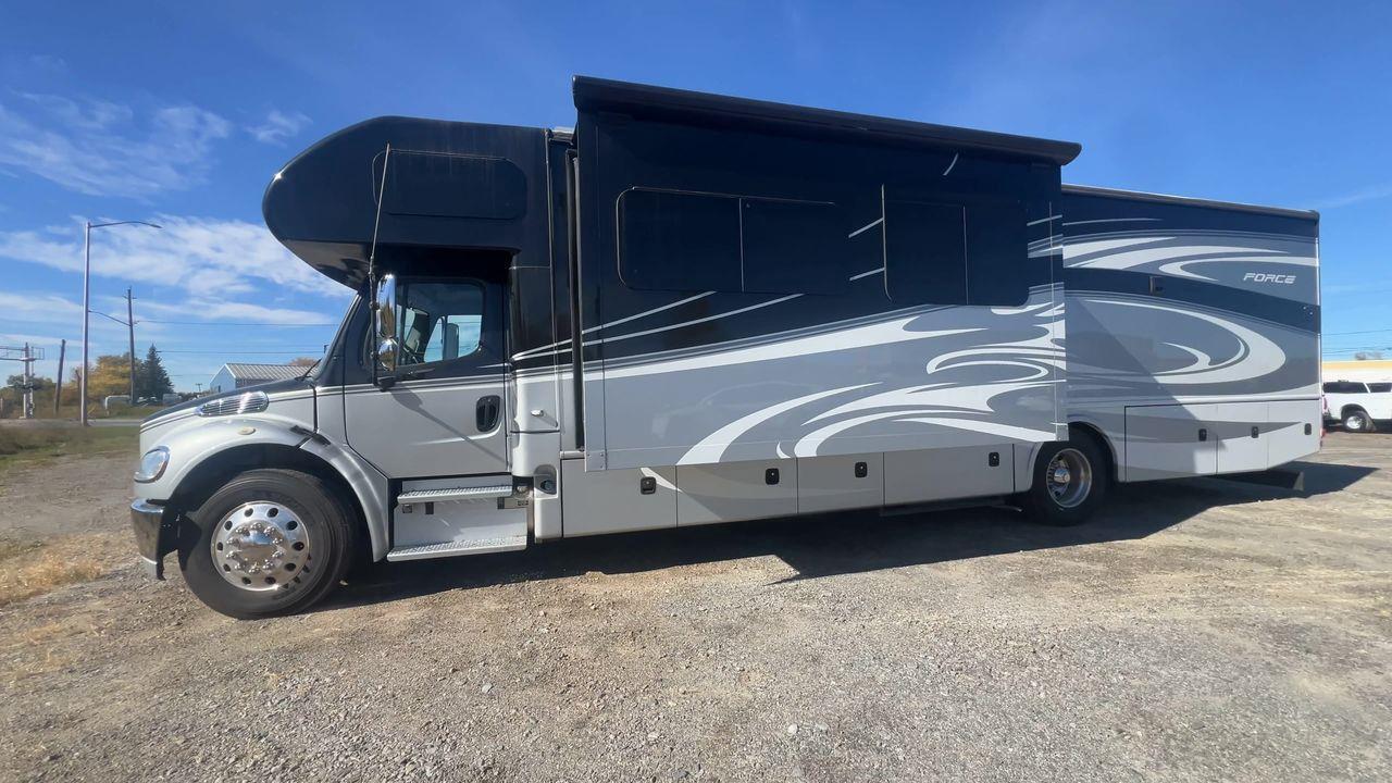 2015 Freightliner MOTORHOME - FORCEFRC37 MOTORHOME- 38FT, A/C, 6 SLEEPS, POWER STEPS, 2 COUCH, 2 CHAIRS, STOVE, MICROWAVE, FRIDGE, TV, BATHRO Photo