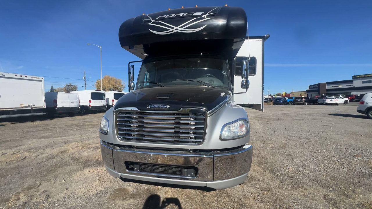 2015 Freightliner MOTORHOME - FORCEFRC37 MOTORHOME- 38FT, A/C, 6 SLEEPS, POWER STEPS, 2 COUCH, 2 CHAIRS, STOVE, MICROWAVE, FRIDGE, TV, BATHRO Photo