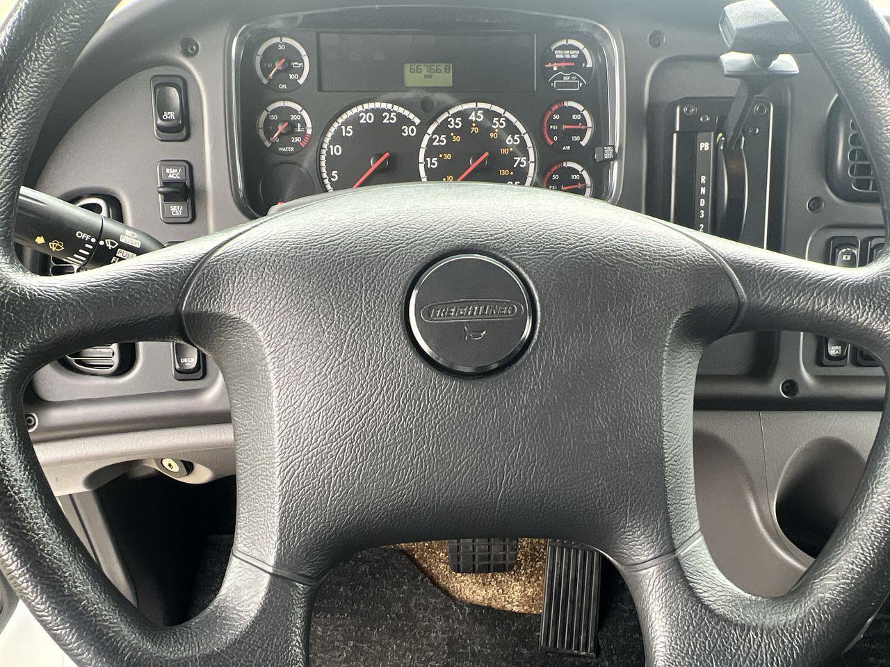 2015 Freightliner MOTORHOME - FORCEFRC37 MOTORHOME- 38FT, A/C, 6 SLEEPS, POWER STEPS, 2 COUCH, 2 CHAIRS, STOVE, MICROWAVE, FRIDGE, TV, BATHRO Photo