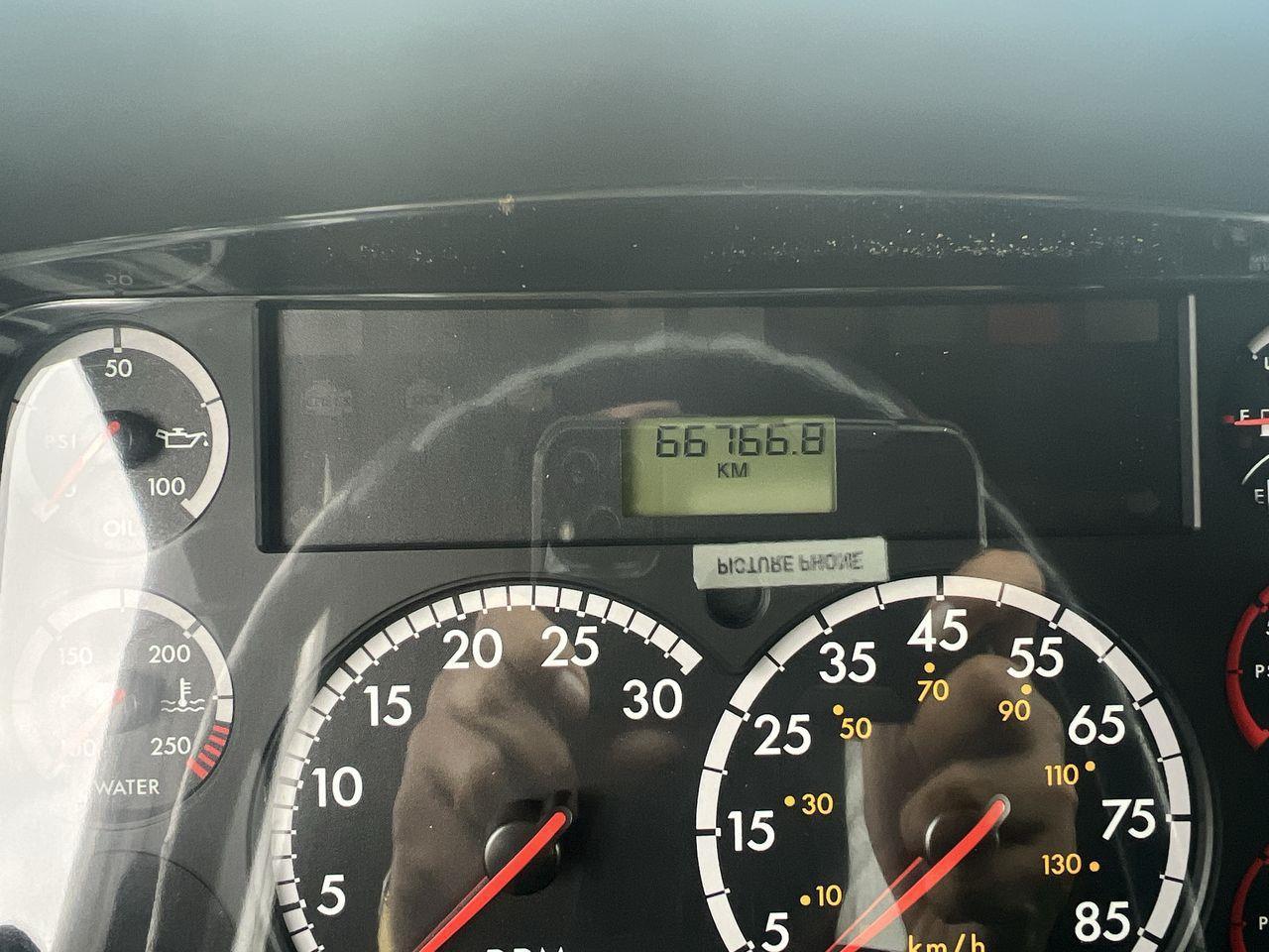 2015 Freightliner MOTORHOME - FORCEFRC37 MOTORHOME- 38FT, A/C, 6 SLEEPS, POWER STEPS, 2 COUCH, 2 CHAIRS, STOVE, MICROWAVE, FRIDGE, TV, BATHRO Photo