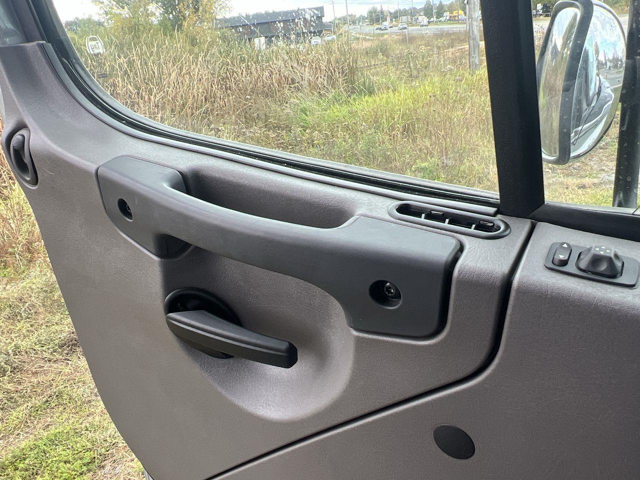 2015 Freightliner MOTORHOME - FORCEFRC37 MOTORHOME- 38FT, A/C, 6 SLEEPS, POWER STEPS, 2 COUCH, 2 CHAIRS, STOVE, MICROWAVE, FRIDGE, TV, BATHRO Photo