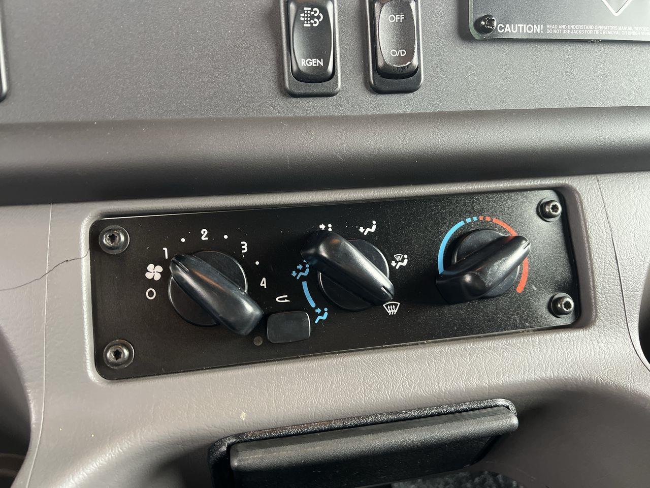 2015 Freightliner MOTORHOME - FORCEFRC37 MOTORHOME- 38FT, A/C, 6 SLEEPS, POWER STEPS, 2 COUCH, 2 CHAIRS, STOVE, MICROWAVE, FRIDGE, TV, BATHRO Photo