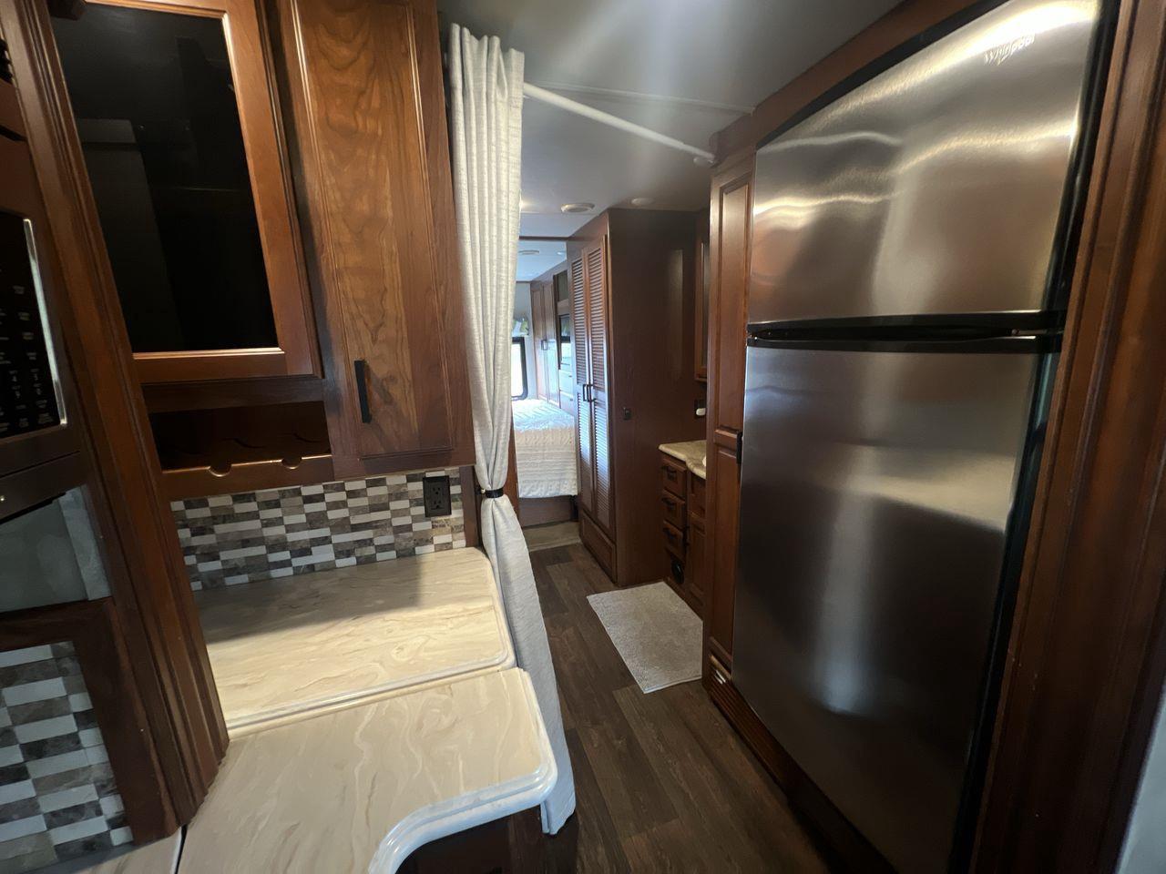 2015 Freightliner MOTORHOME - FORCEFRC37 MOTORHOME- 38FT, A/C, 6 SLEEPS, POWER STEPS, 2 COUCH, 2 CHAIRS, STOVE, MICROWAVE, FRIDGE, TV, BATHRO Photo