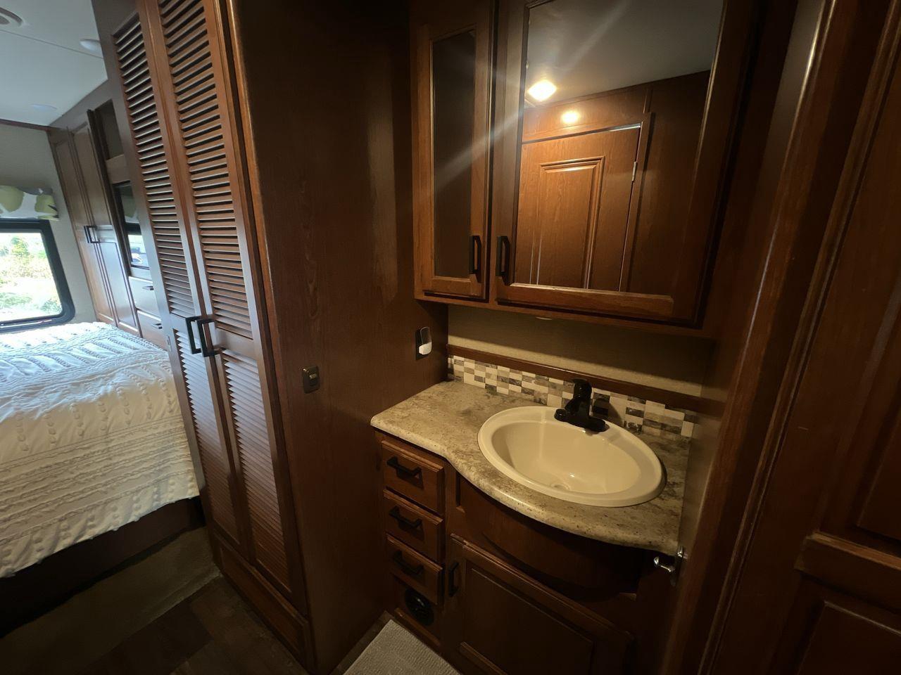 2015 Freightliner MOTORHOME - FORCEFRC37 MOTORHOME- 38FT, A/C, 6 SLEEPS, POWER STEPS, 2 COUCH, 2 CHAIRS, STOVE, MICROWAVE, FRIDGE, TV, BATHRO Photo