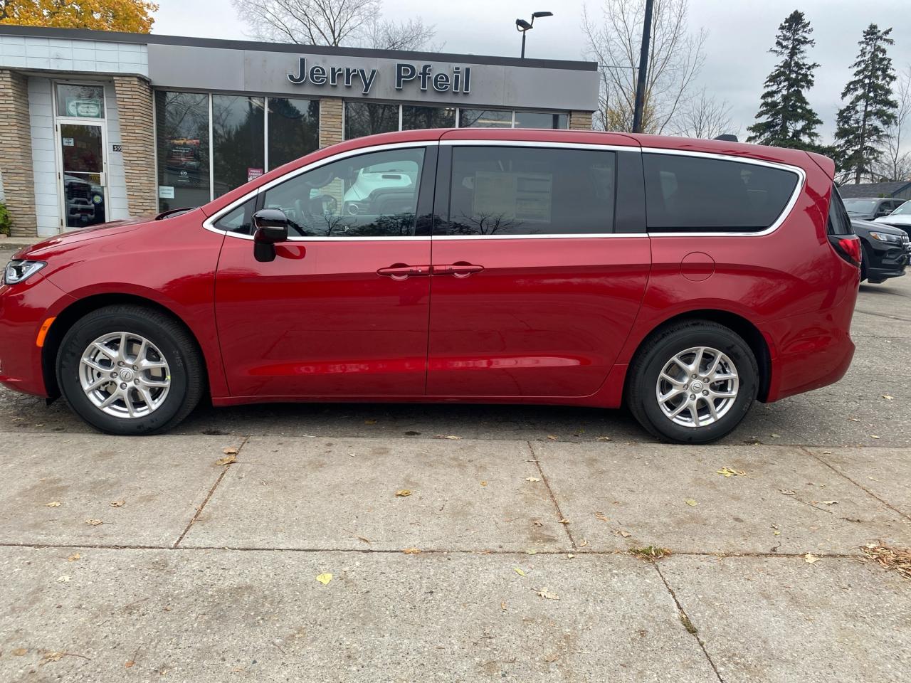 2026 Chrysler Pacifica Select 0% interest for 60 months!! Photo