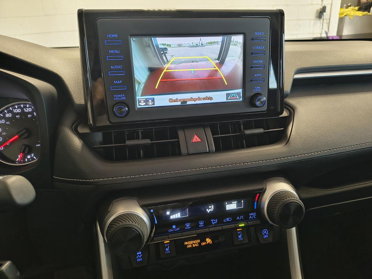 2022 Toyota RAV4 LE Photo0