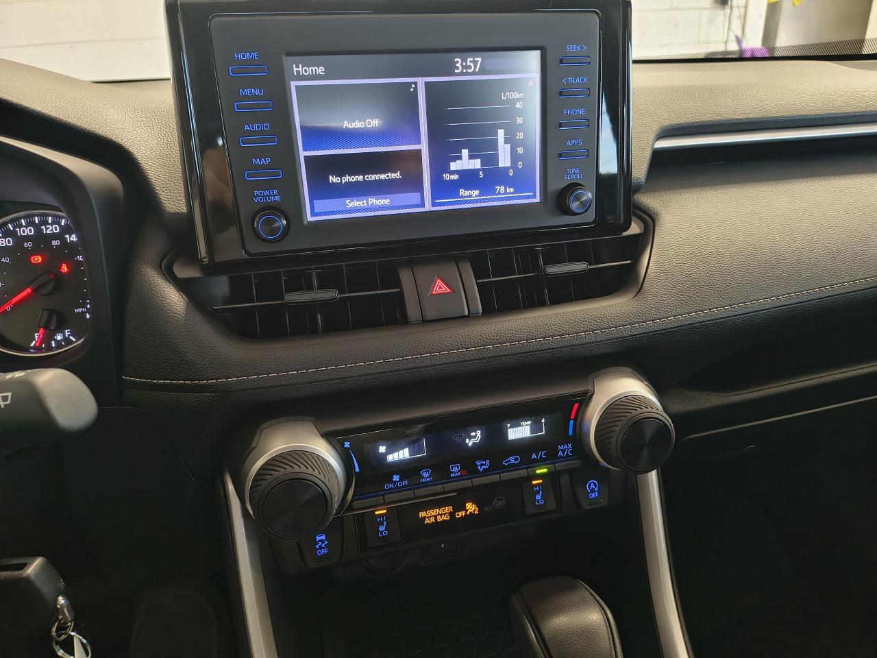 2022 Toyota RAV4 LE Photo0