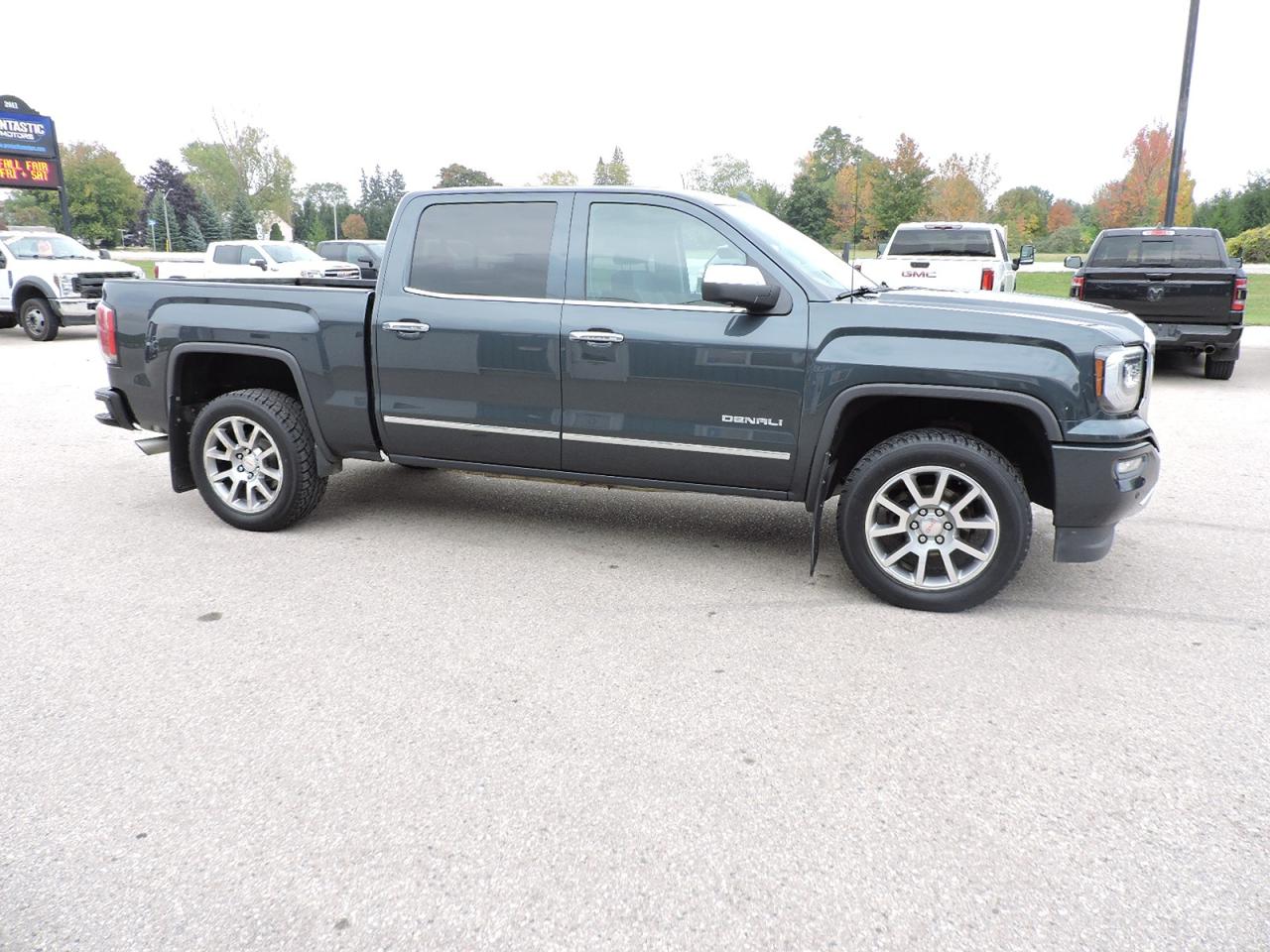 2017 GMC Sierra 1500 Denali 5.3L 4X4 Sunroof Navigation New Tires Photo2