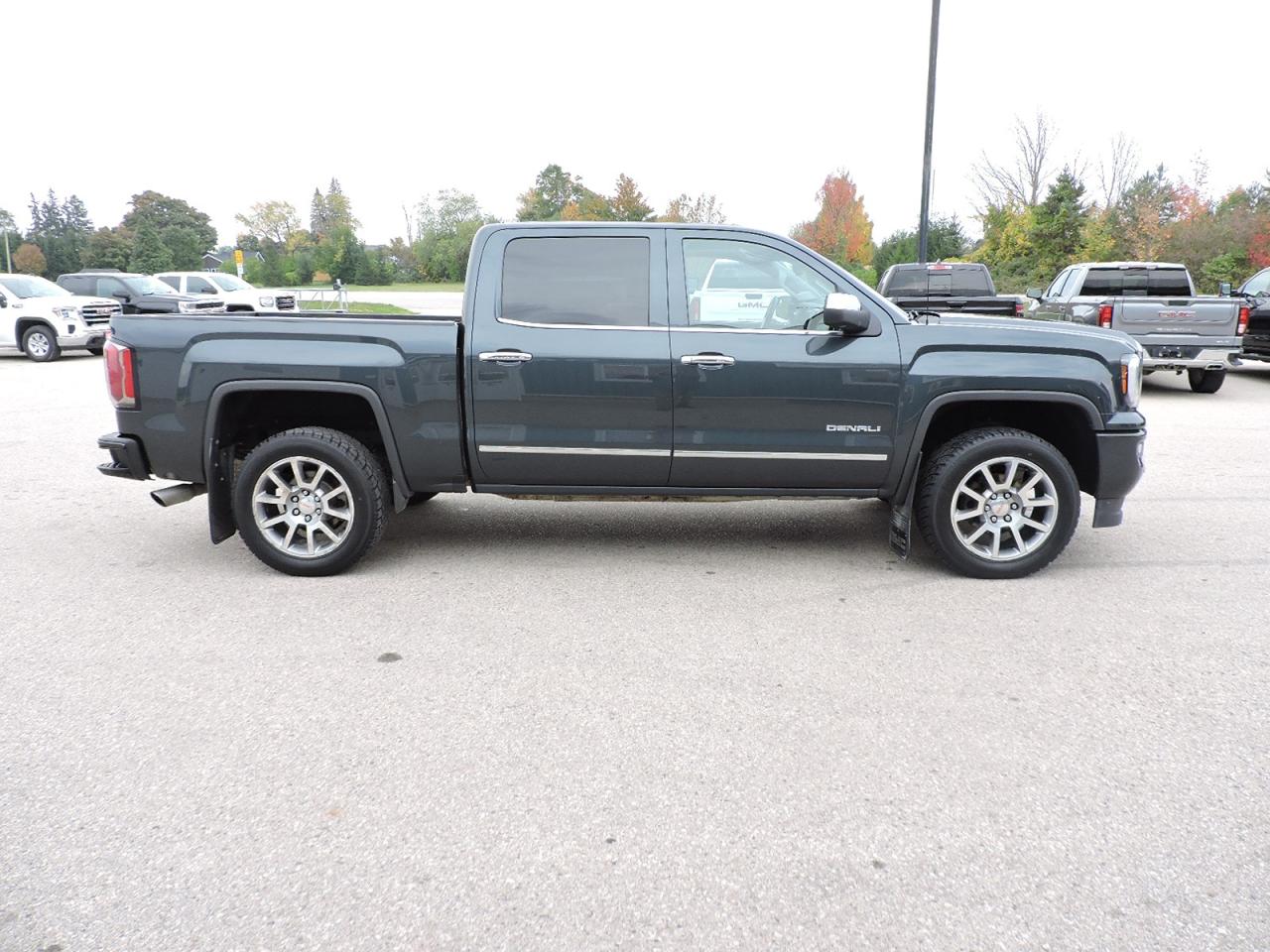 2017 GMC Sierra 1500 Denali 5.3L 4X4 Sunroof Navigation New Tires Photo3