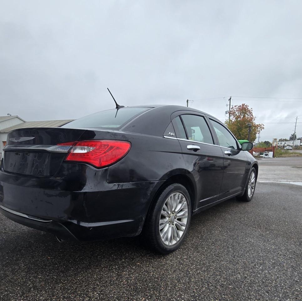 2011 Chrysler 200 Limited - Photo #7