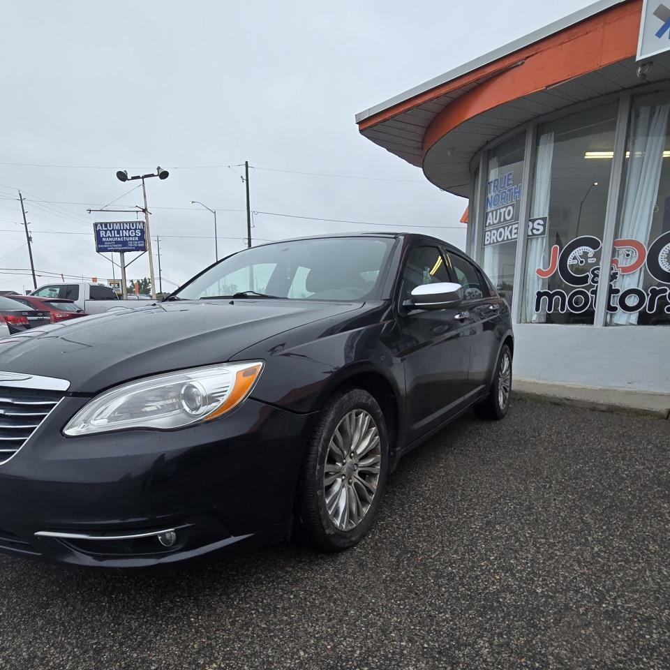 2011 Chrysler 200 Limited - Photo #5