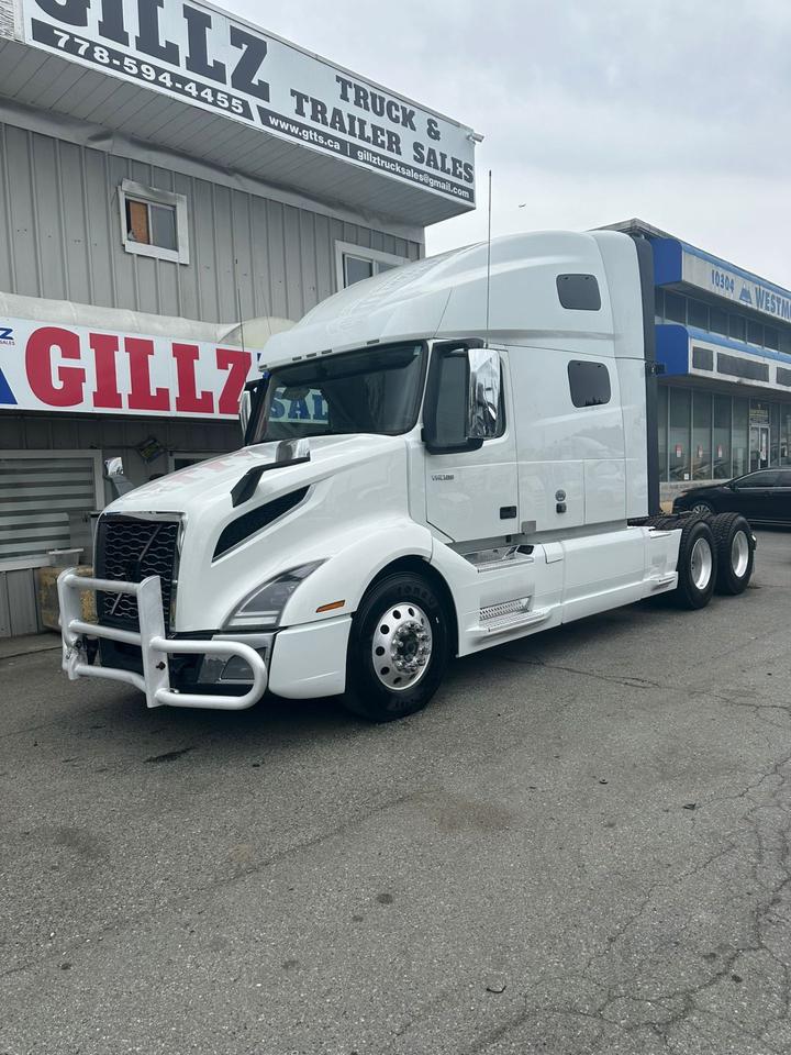 2023 Volvo VNL64T 760 - Photo #1