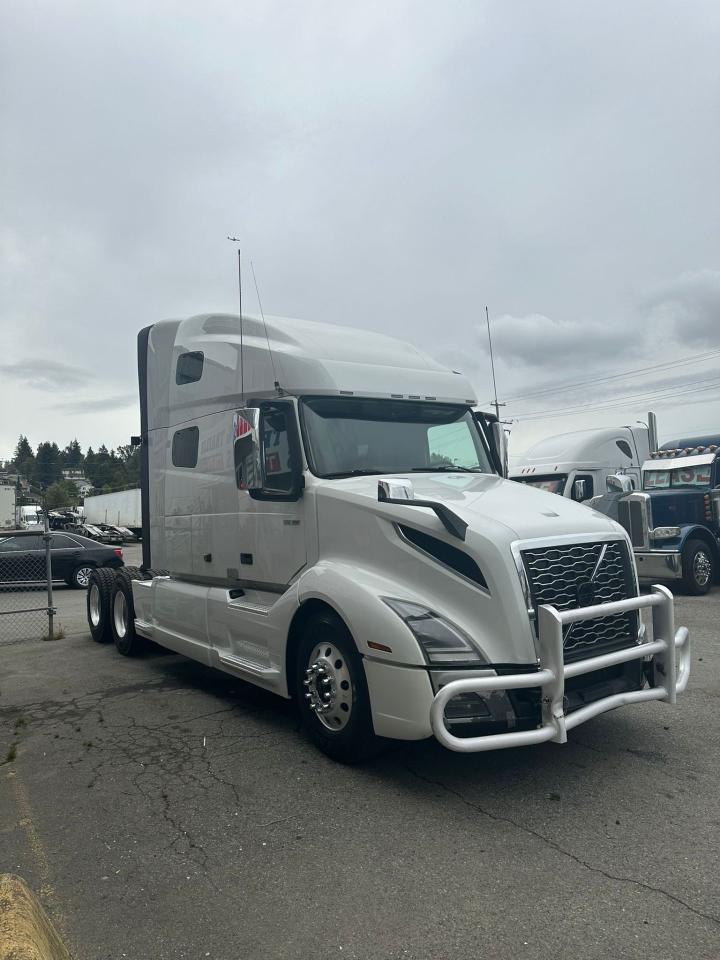 2023 Volvo VNL64T 760 - Photo #3