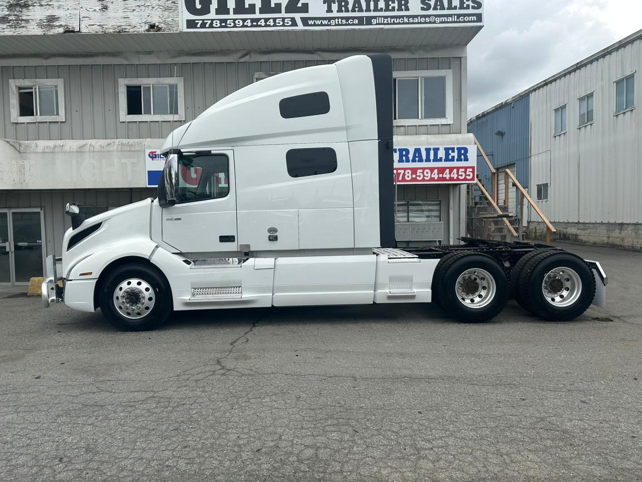 2023 Volvo VNL64T 760 - Photo #4