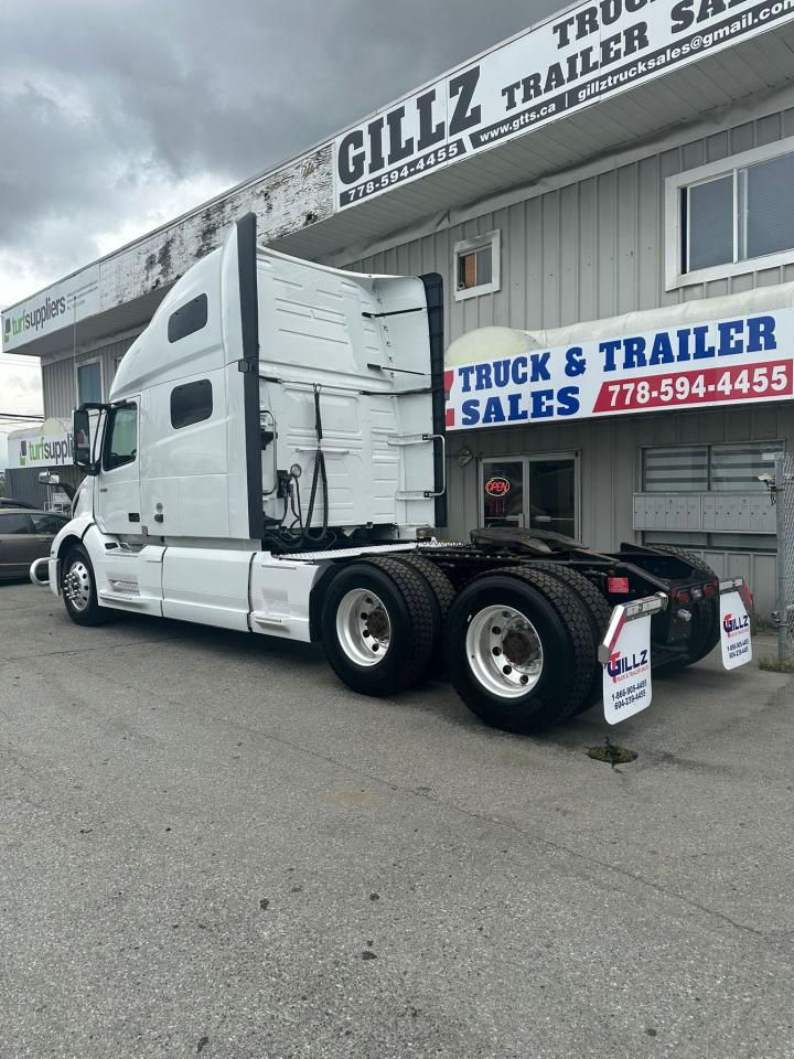 2023 Volvo VNL64T 760 - Photo #6