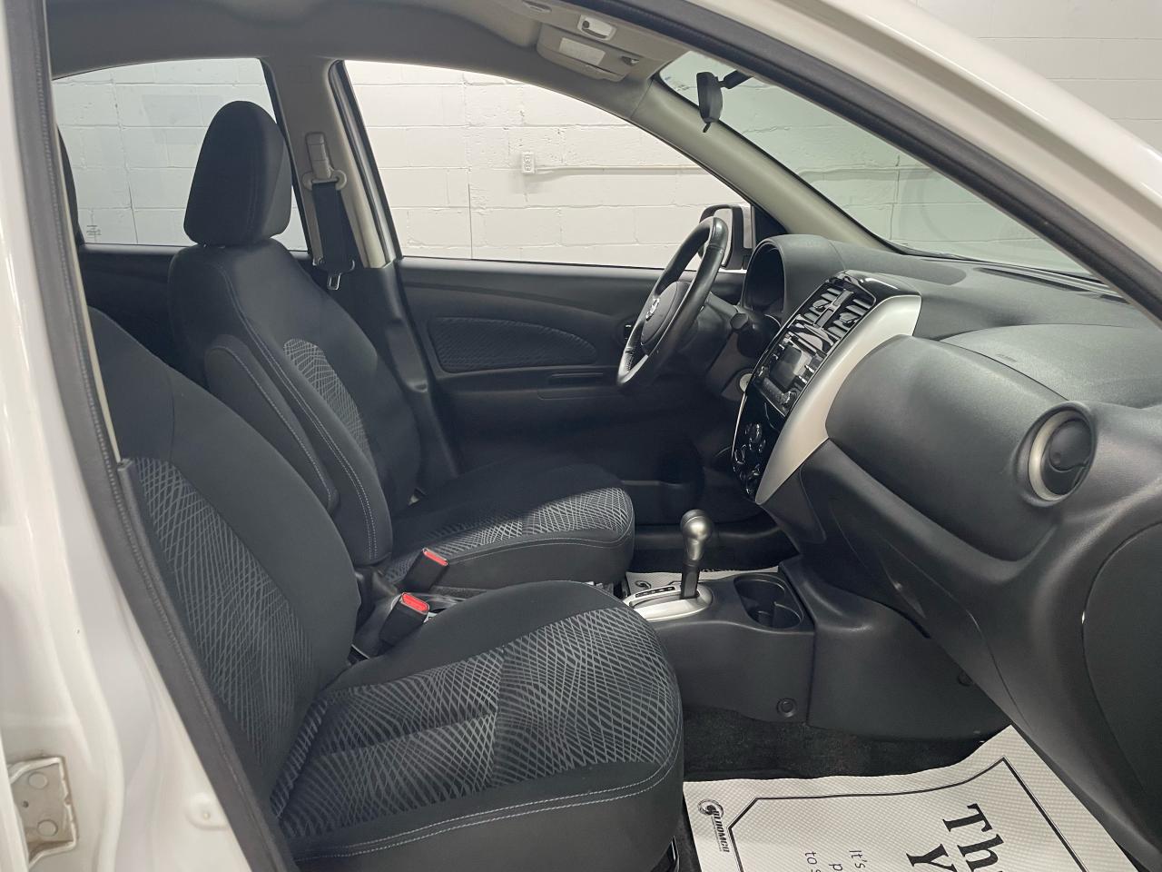 2017 Nissan Micra SR Photo10