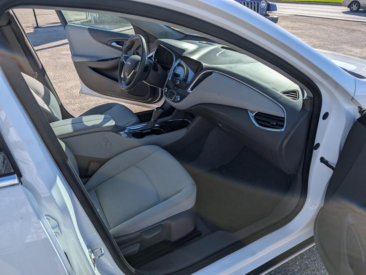 2020 Chevrolet Malibu LT | Heated Seats | Command start | MB Vehicle - Photo #17