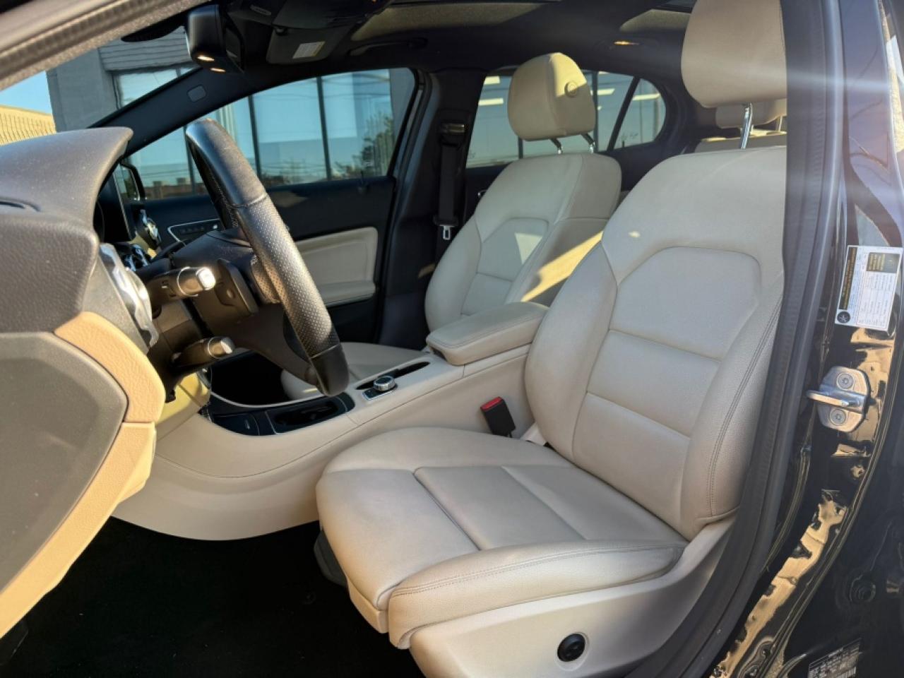 2020 Mercedes-Benz GLA GLA 250 4MATIC/ CLEAN CARFAX/ SERVICE RECORDS/ NAV - Photo #2