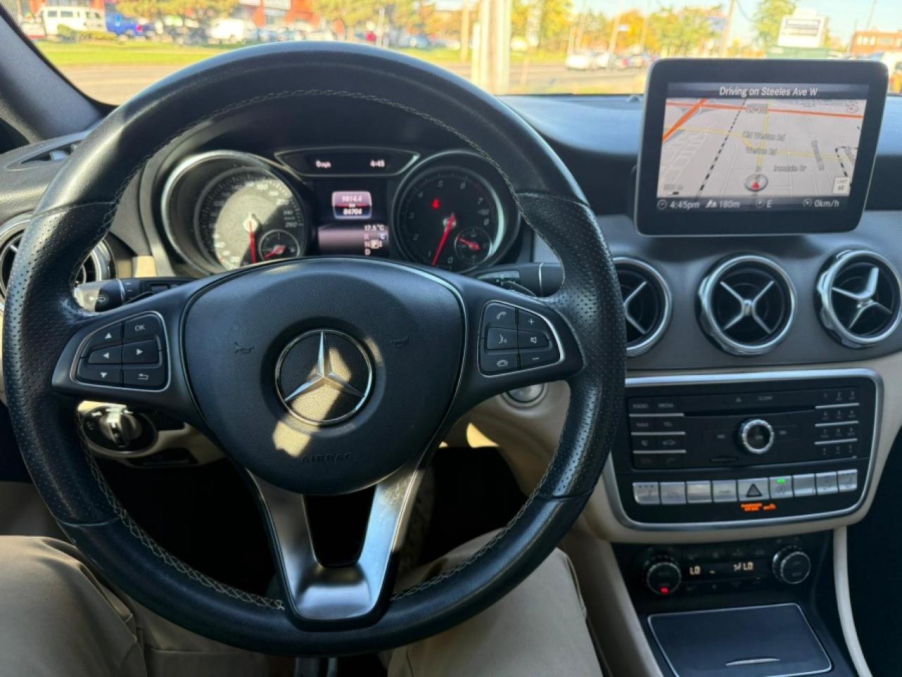 2020 Mercedes-Benz GLA GLA 250 4MATIC/ CLEAN CARFAX/ SERVICE RECORDS/ NAV - Photo #11