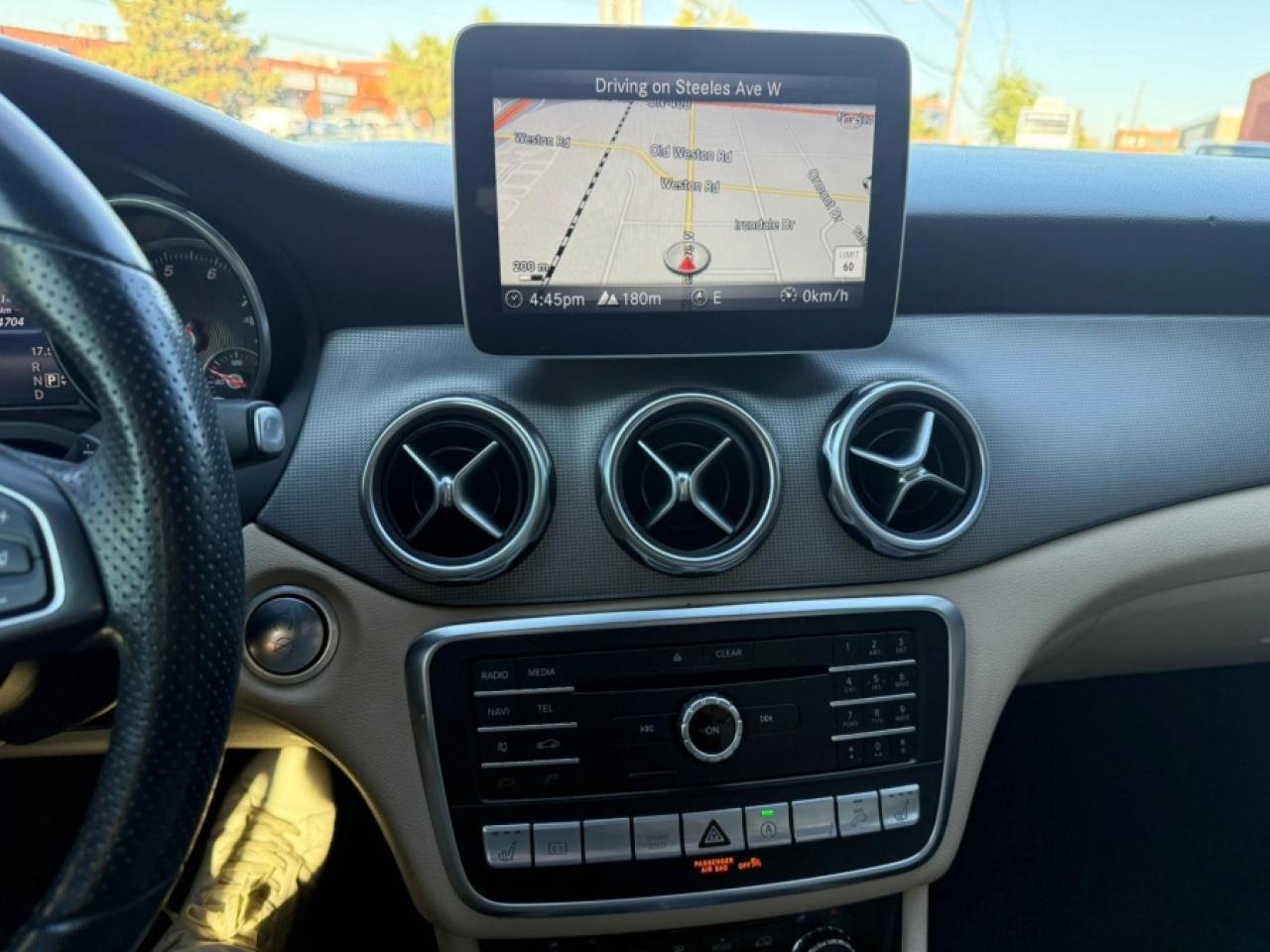 2020 Mercedes-Benz GLA GLA 250 4MATIC/ CLEAN CARFAX/ SERVICE RECORDS/ NAV - Photo #10