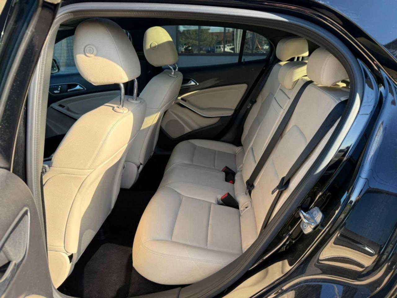 2020 Mercedes-Benz GLA GLA 250 4MATIC/ CLEAN CARFAX/ SERVICE RECORDS/ NAV - Photo #17