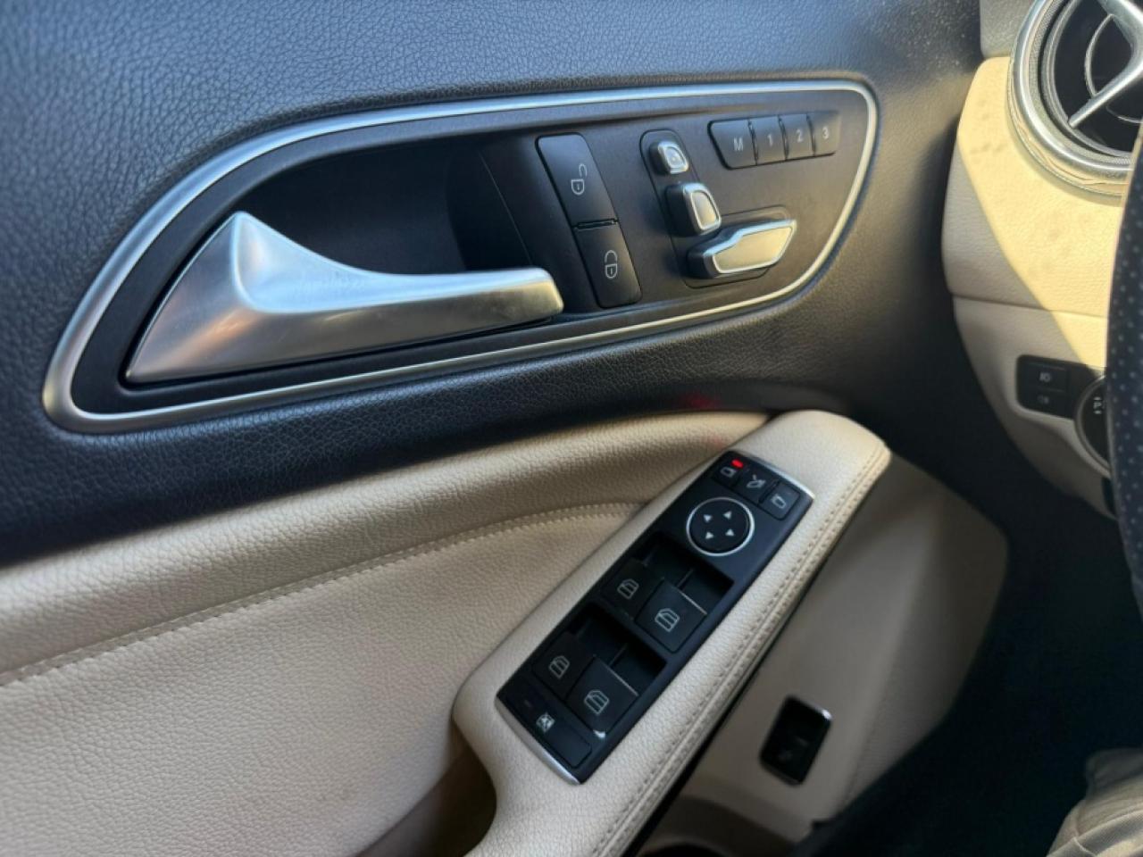 2020 Mercedes-Benz GLA GLA 250 4MATIC/ CLEAN CARFAX/ SERVICE RECORDS/ NAV - Photo #20