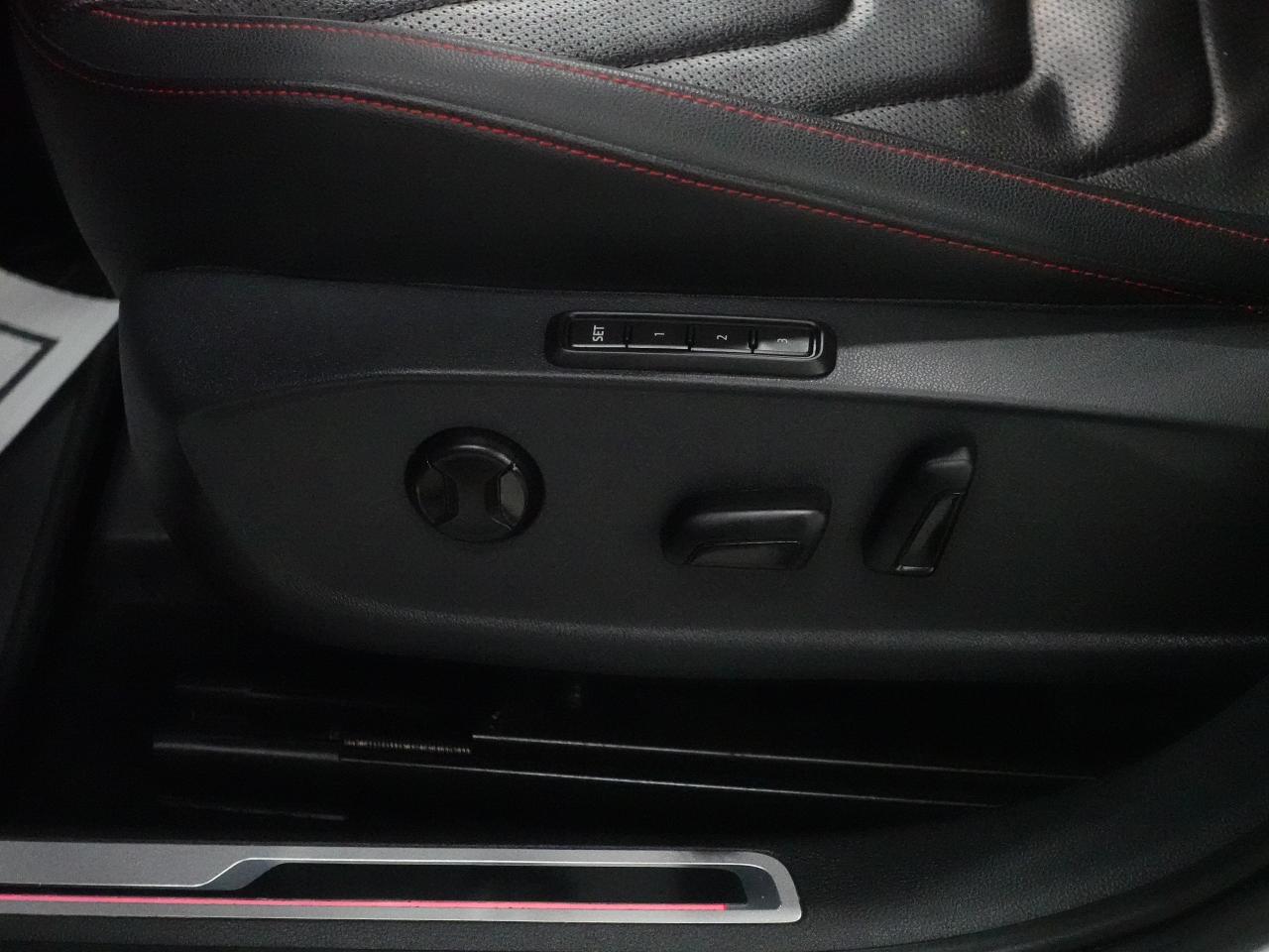 2022 Volkswagen Jetta GLI Nav | Leather | Sunroof | ACC | BSM | CarPlay