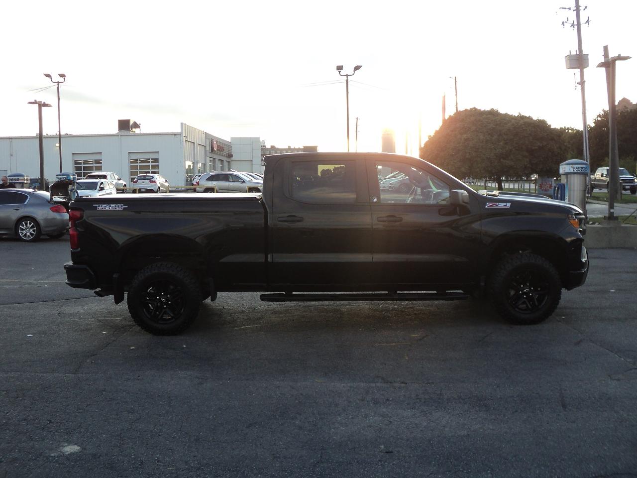 2023 Chevrolet Silverado 1500 CustomTrailBoss CrewCab4WD Z71 2.7L4cylGas 6'7"Box - Photo #6