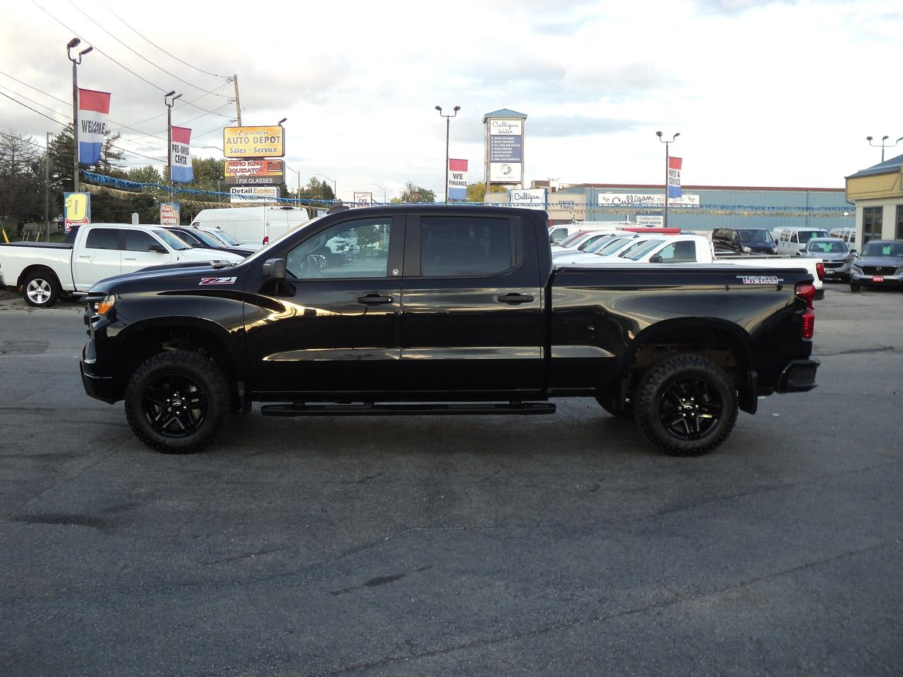 2023 Chevrolet Silverado 1500 CustomTrailBoss CrewCab4WD Z71 2.7L4cylGas 6'7"Box - Photo #7
