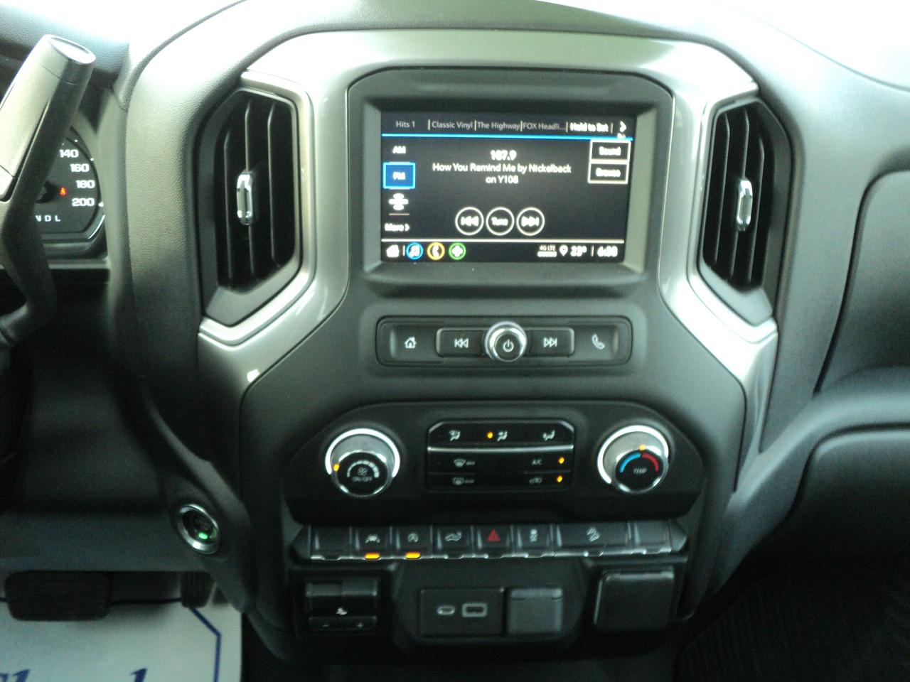 2023 Chevrolet Silverado 1500 CustomTrailBoss CrewCab4WD Z71 2.7L4cylGas 6'7"Box - Photo #18