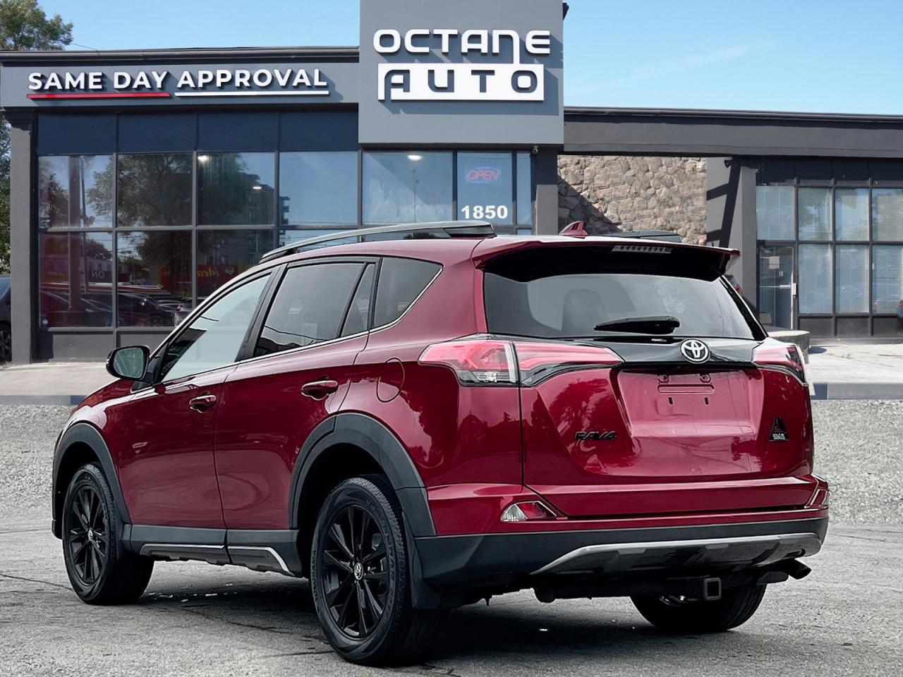2018 Toyota RAV4 Adventure AWD SE - Photo #4