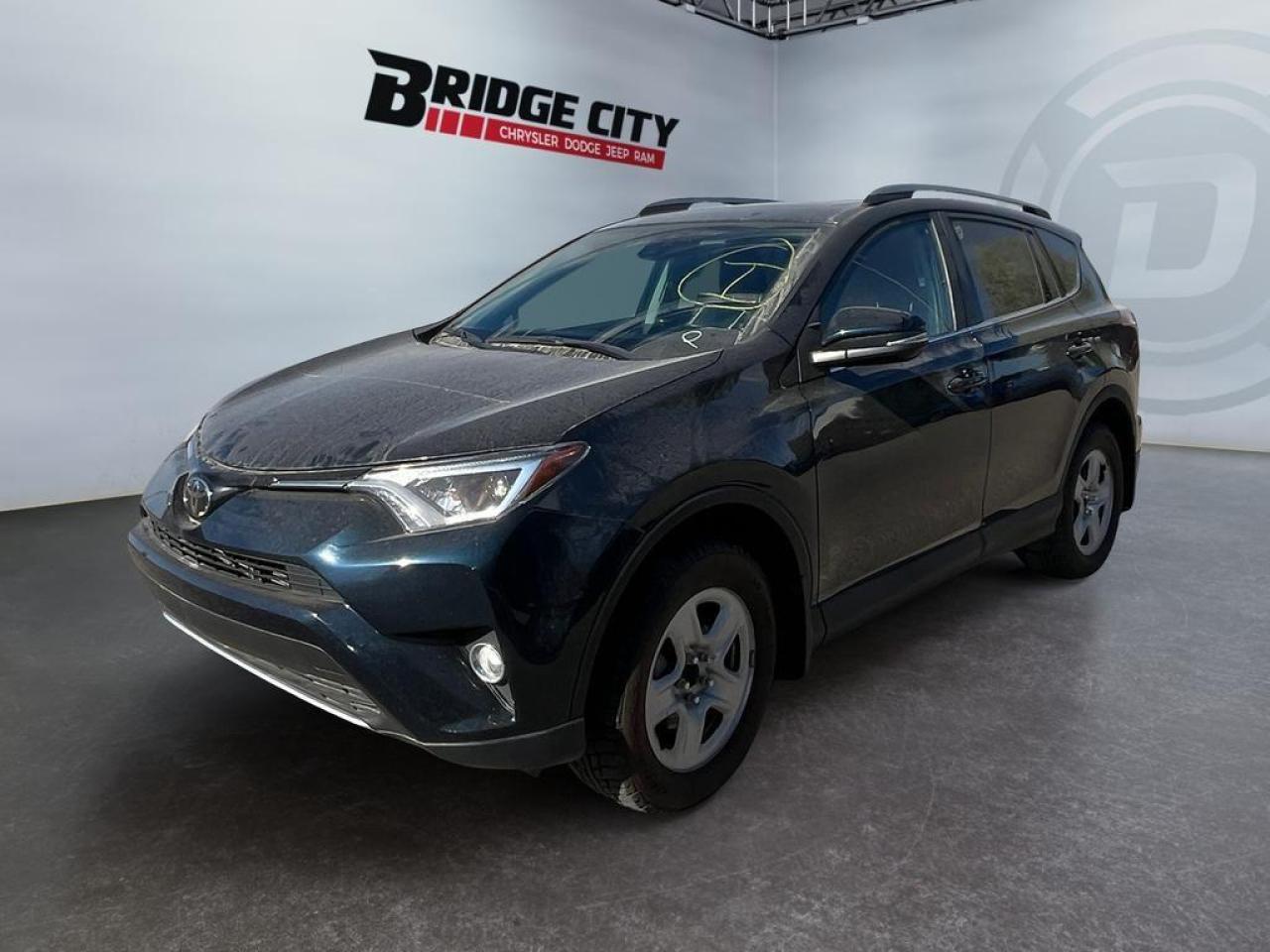 Used 2018 Toyota RAV4 AWD - XLE Pkg - Heated Seats - Sunroof - Bluetooth - Low Km's! for sale in Lethbridge, AB