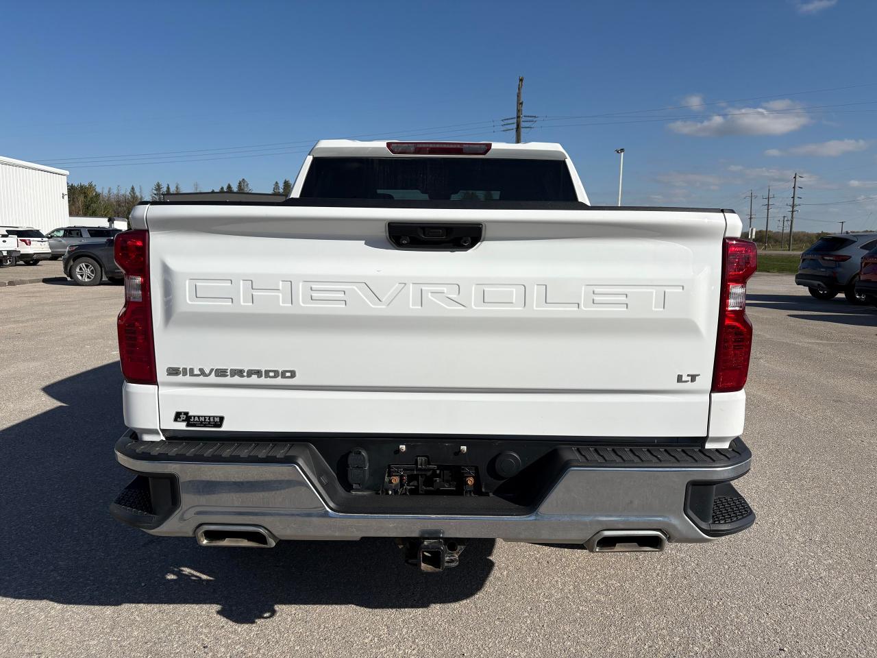 2022 Chevrolet Silverado 1500 LT 4WD Crew Cab 147 Photo5
