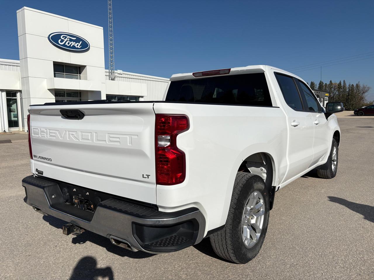 2022 Chevrolet Silverado 1500 LT 4WD Crew Cab 147 Photo4
