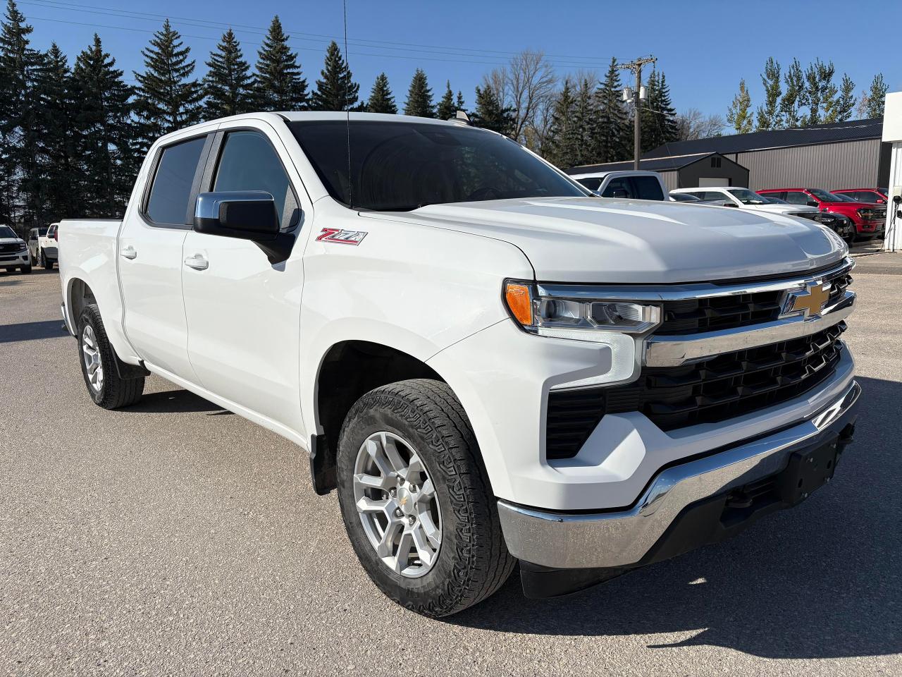 2022 Chevrolet Silverado 1500 LT 4WD Crew Cab 147 Photo3