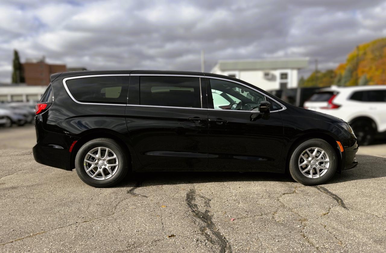 2026 Dodge Grand Caravan SXT 2WD Photo3