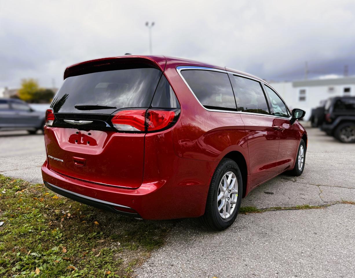 2026 Dodge Grand Caravan SXT 2WD Photo4