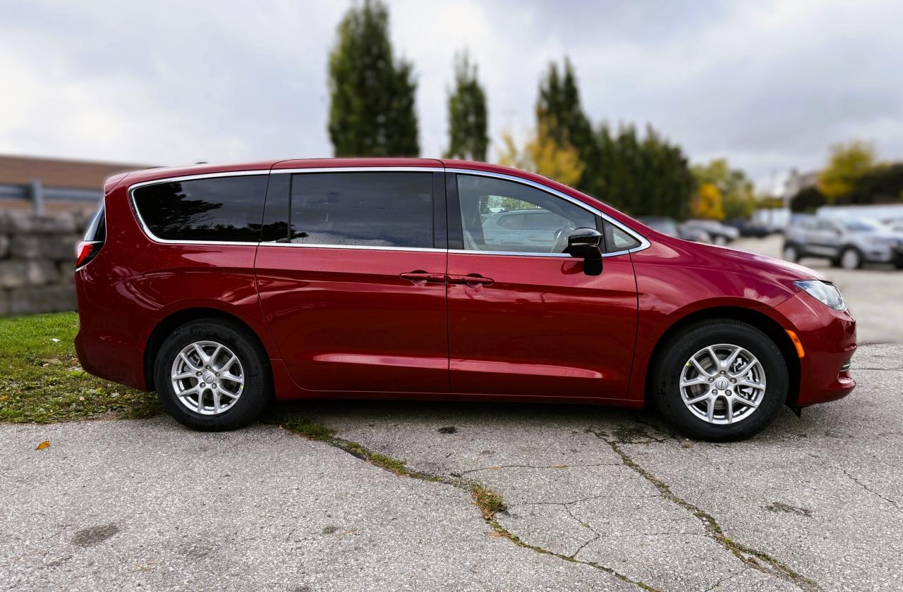 2026 Dodge Grand Caravan SXT 2WD Photo3