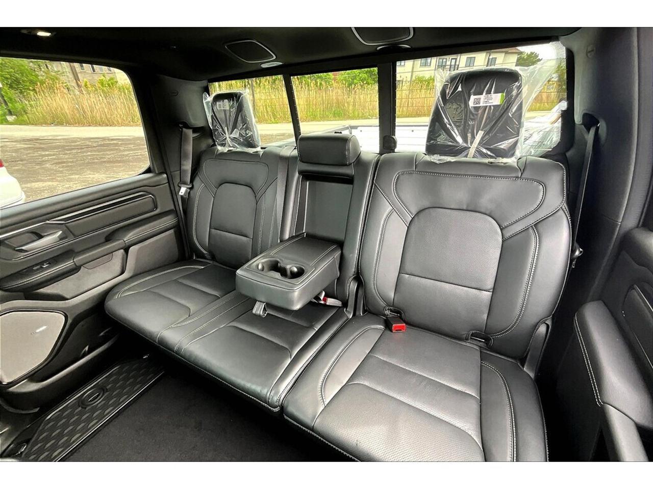 2026 RAM 1500 SPORT | Leather | Pano Roof | Level 1 | 3.92 Photo4