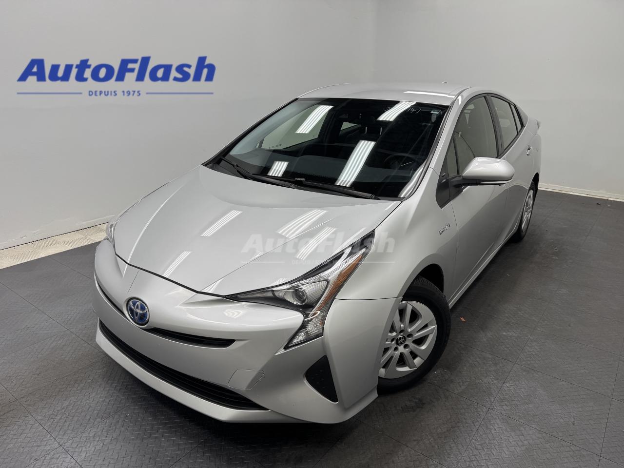 Used 2017 Toyota Prius HYBRID, SIEGES CHAUFFANTS, ASSISTANCE CONDUITE for sale in Saint-Hubert, QC