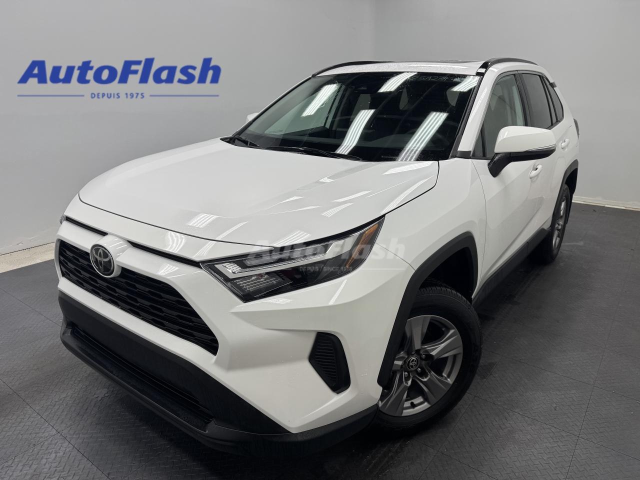 Used 2024 Toyota RAV4 XLE, TOIT OUVRANT, SIEGES + VOLANT CHAUFFANTS for sale in Saint-Hubert, QC